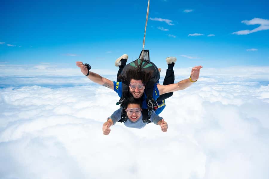 Melbourne: Tandem Skydive over Great Ocean Road + Transfer - Freefall above cliffs and turquoise water