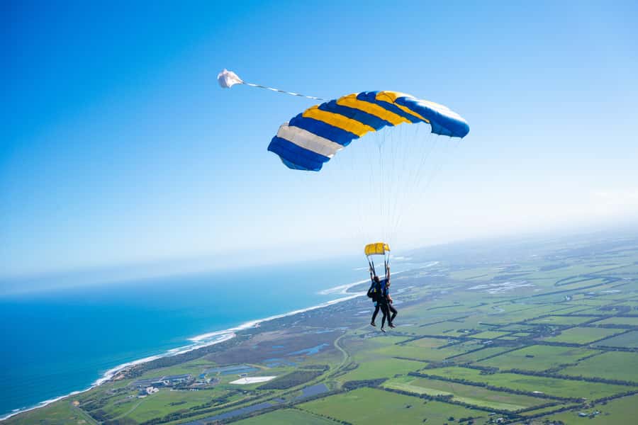 Melbourne: Tandem Skydive over Great Ocean Road + Transfer - The flight to 15,000 feet