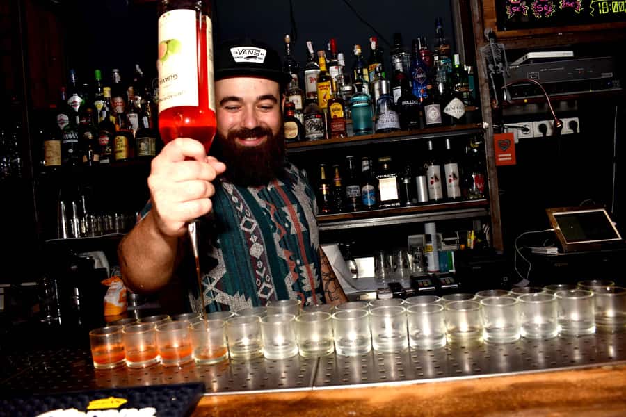 Melbourne: Weekly Bar Crawl: 5 Free shots, Club Entry - Key points at a glance