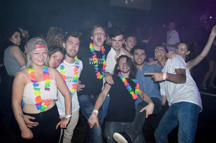 Melbourne: Weekly Bar Crawl: 5 Free shots, Club Entry - What the free drinks really add