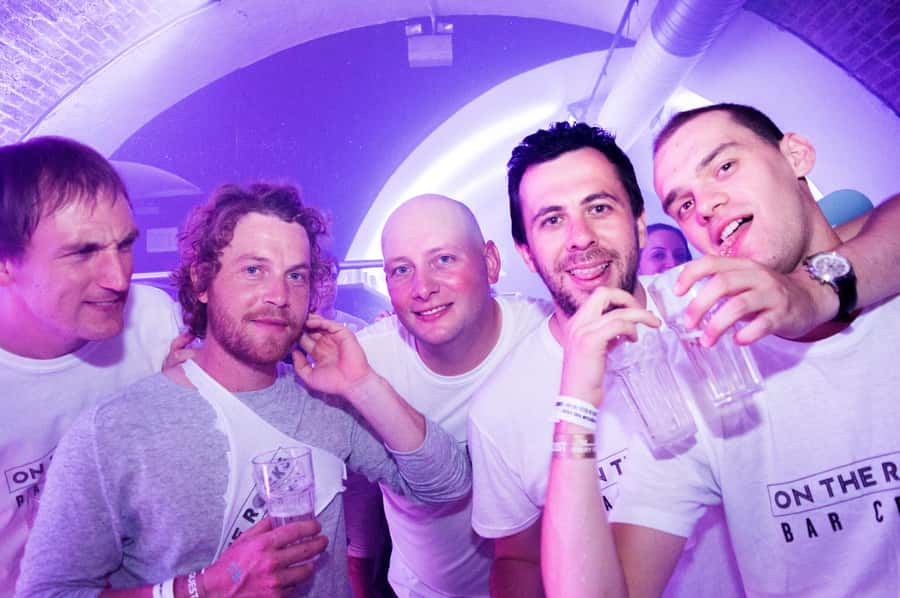 Melbourne: Weekly Bar Crawl: 5 Free shots, Club Entry - Timing and communication matter