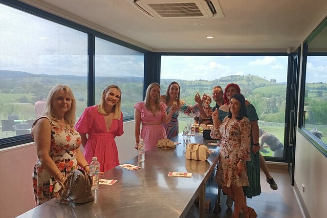 Melbourne: Yarra Valley Wine, Gin, Whisky and Chocolate Tour - Hubert Estate combines lunch with Indigenous art