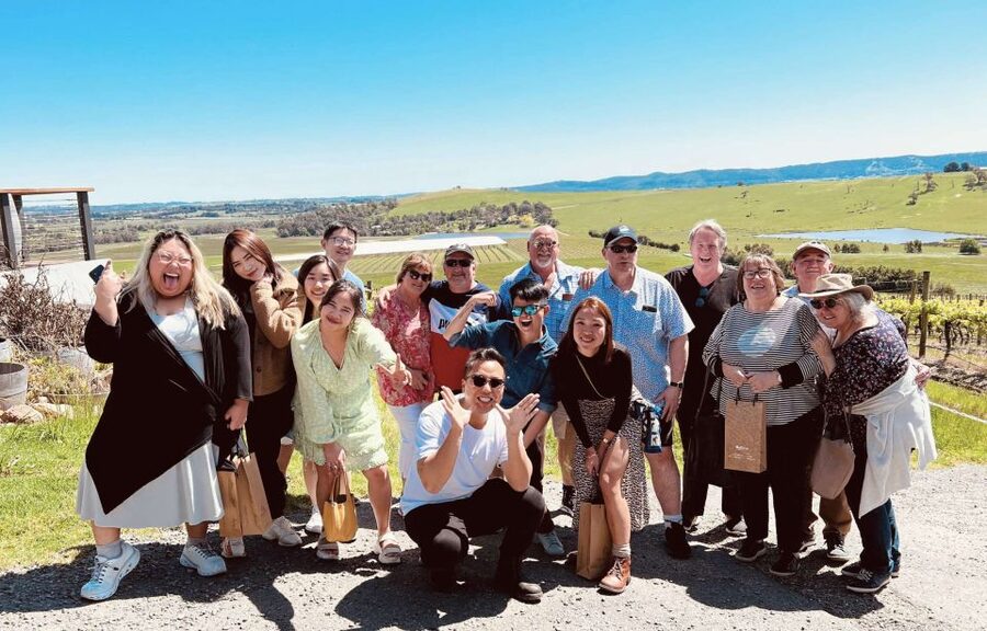 Melbourne: Yarra Valley Wine Tour + Lunch & Gin/Beer Option - Transport, pace, and the social side