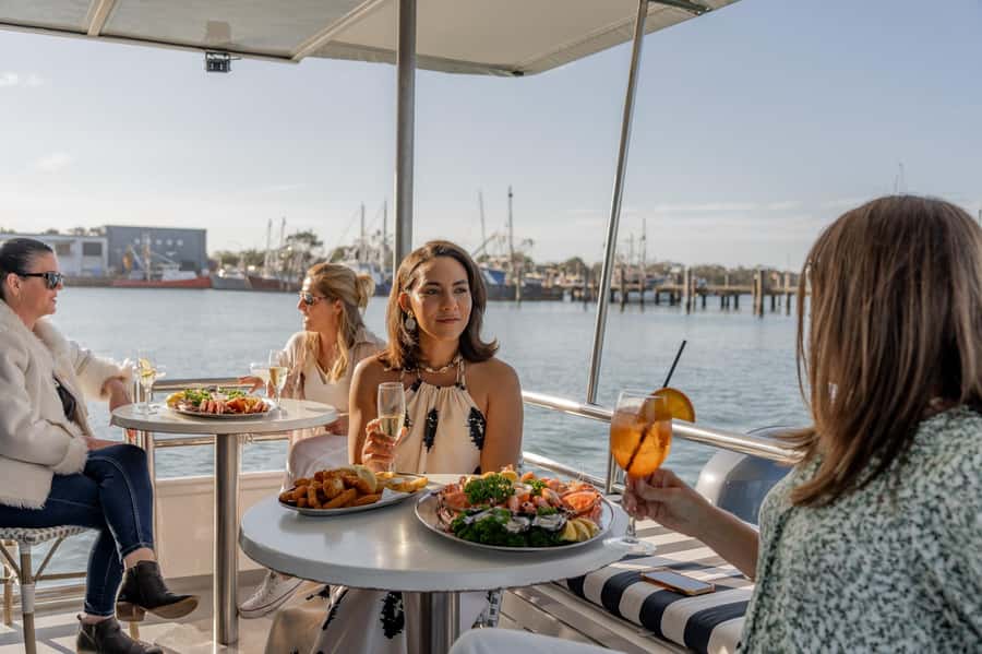 Mooloolaba: Seafood Lunch Cruise - Booking and practical details