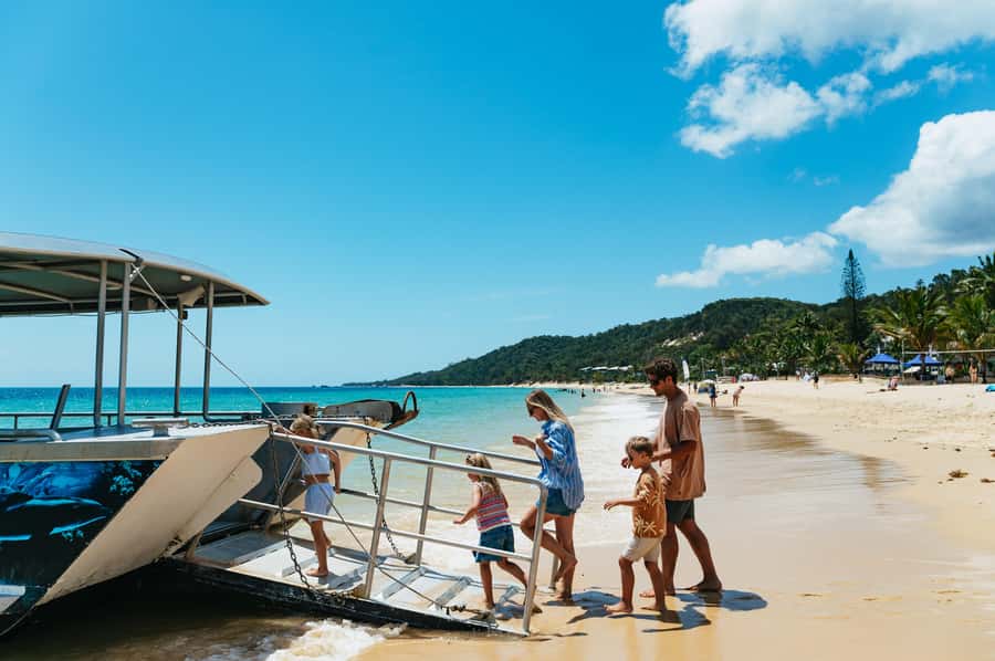 Moreton Island: Marine Discovery Cruise & Dolphin Feeding - Lunch works best with a little planning