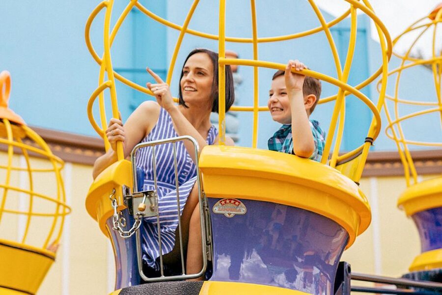 Movie World, Sea World, Wet’n’Wild & More - 5 Day Pass - Getting between the parks and choosing your base