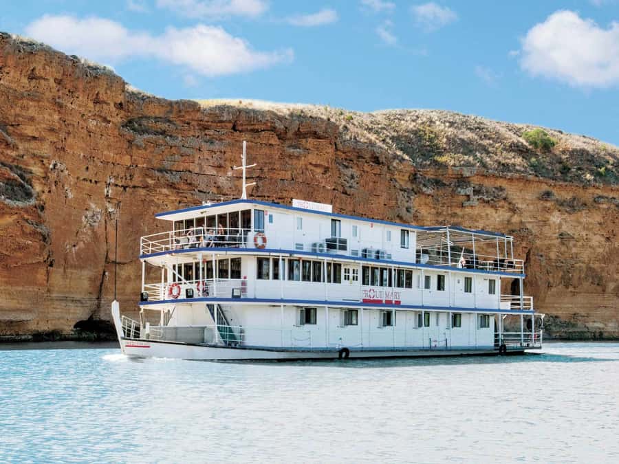 Murray River Highlights and Luncheon Cruise - Boarding Proud Mary for the two-hour cruise