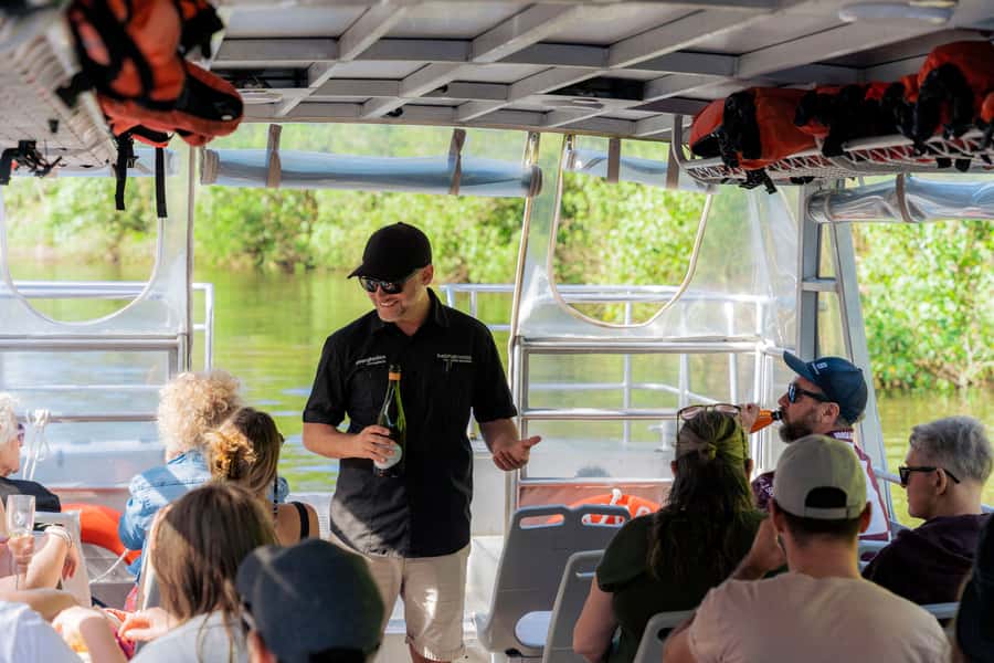 Noosa: Afternoon Cruise through the Noosa Everglades - The bus ride and arrival
