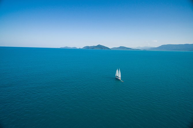 Ocean Free 25 guest Great Barrier Reef & visit Green Island Tour - Sailing across to Green Island