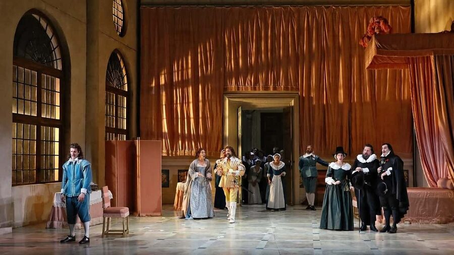 Opera Performance Tickets at the Sydney Opera House - Dress, bags, and theatre comfort