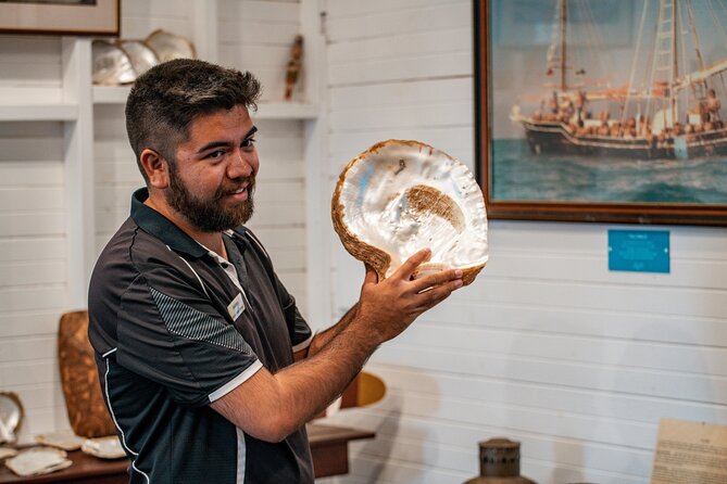 Pearl Luggers Tour in Broome - Archival film and the people behind the trade