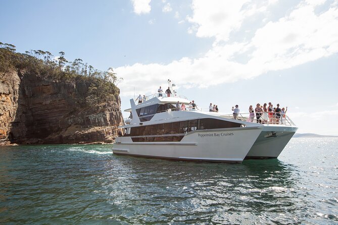 Peppermint Bay Cruise & Lunch - Arriving at Woodbridge and Peppermint Bay Hotel