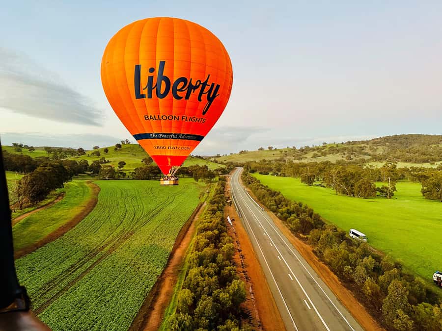 Perth: Avon Valley Hot Air Balloon Flight with Breakfast - Watching the balloon come alive