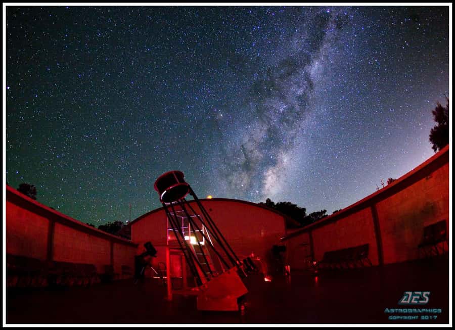 Perth: Gravity Discovery Centre Nighttime Experience Ticket - Inside the observatory with the large telescopes