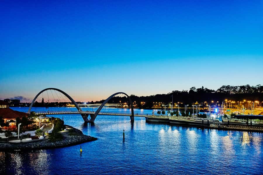 Perth: Swan River Dinner Cruise - Dinner begins with the buffet