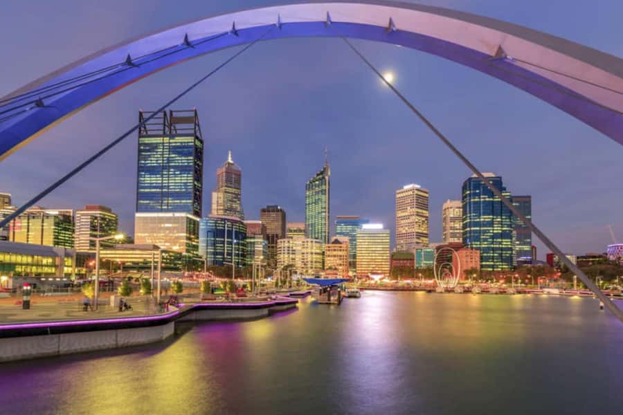 Perth: Swan River Dinner Cruise - City lights, windows, and the best photo chances