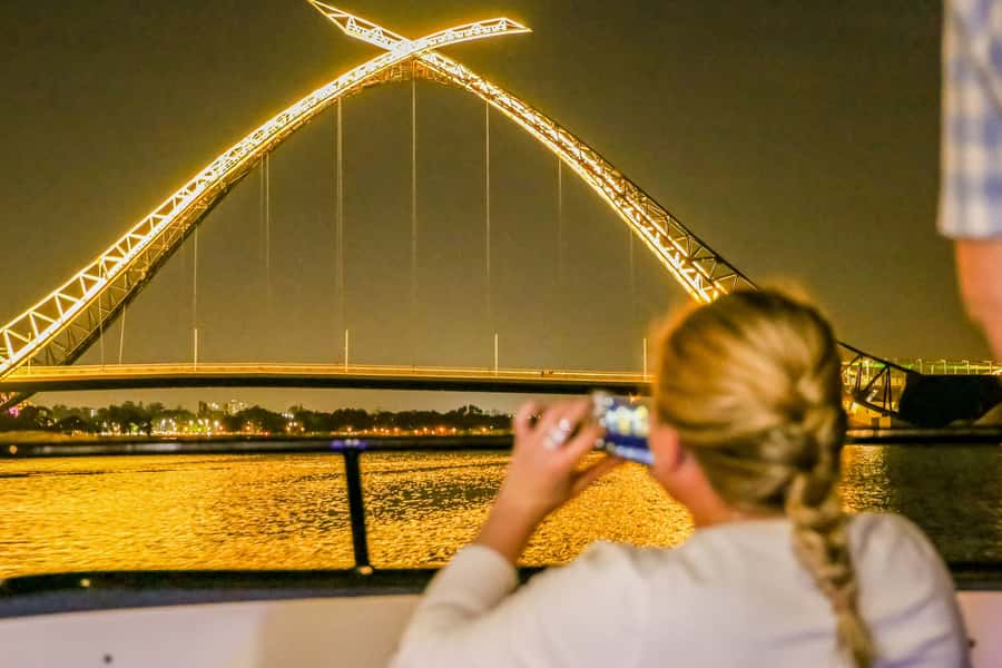 Perth: Swan River Dinner Cruise - Boarding at Pier 3, Barrack Street Jetty