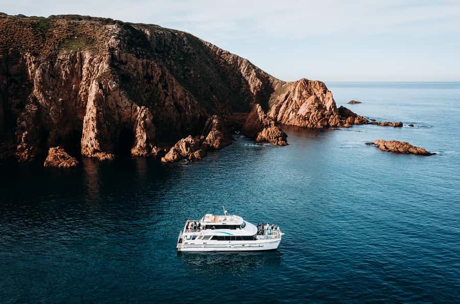 Phillip Island: 1-Hour Cape Woolamai Scenic Cruise - Boat comfort, seating, and access