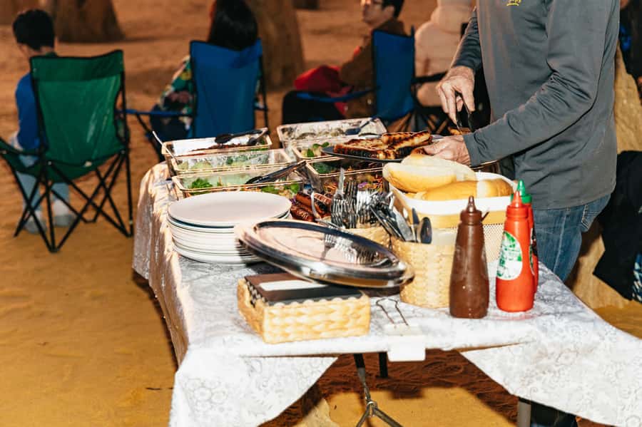 Pinnacles Desert: Sunset BBQ & Stargazing Tour +Sandboarding - The tour in five useful points