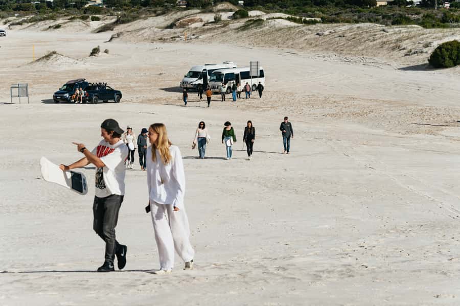 Pinnacles Desert: Sunset BBQ & Stargazing Tour +Sandboarding - Seeing the southern sky through a telescope