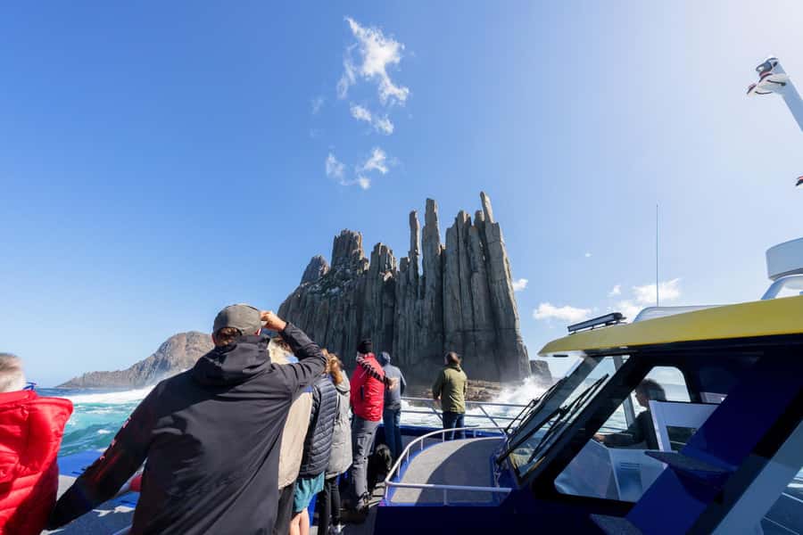 Port Arthur: Cape Raoul Wilderness Cruise - West Arthur Head and the approach to Cape Raoul