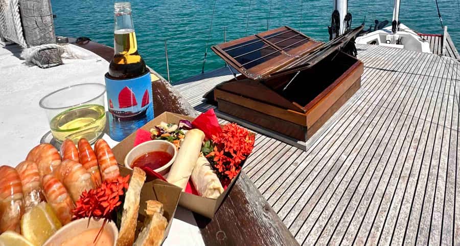 Port Douglas: Shaolin Seafood Lunch Sail, with Fresh Prawns - A seafood lunch with a North Queensland twist