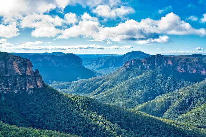 PRIVATE Blue Mountains Scenic World Wentworth Falls & Cruise Tour - Leura and the road toward Echo Point
