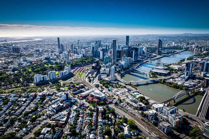 Private Helicopter Scenic Tour of Brisbane - 25min - Climbing over Mt Gravatt and the university