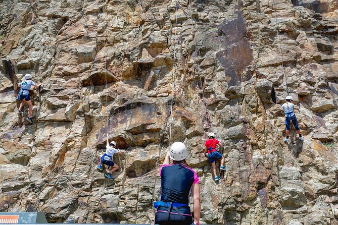 Rock Climbing at the Kangaroo Point Cliffs in Brisbane - Learning the ropes before leaving the ground