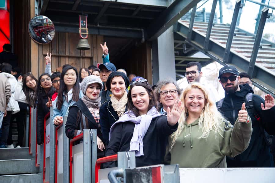 Small Group Blue Mountains, Wildlife & Scenic World Day Tour - Leura village: lunch with only 45 minutes