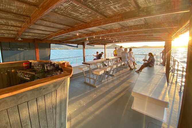 Sundowner Sunset Cruise Airlie Beach - Key points at a glance