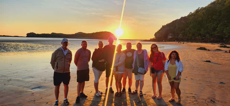 Sunrise with the Kangaroos & Wallabies - Airlie Beach - The 3 a.m. start and the ride from Airlie Beach