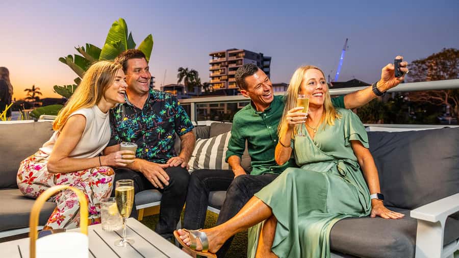 Surfers Paradise: Buffet Dinner Sightseeing Cruise - Should you book the Surfers Paradise dinner cruise?