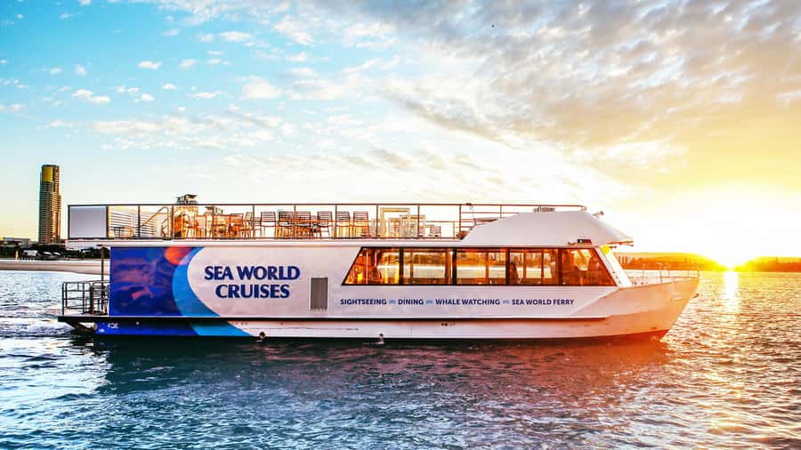 Surfers Paradise: Buffet Dinner Sightseeing Cruise - Boarding at Main Beach