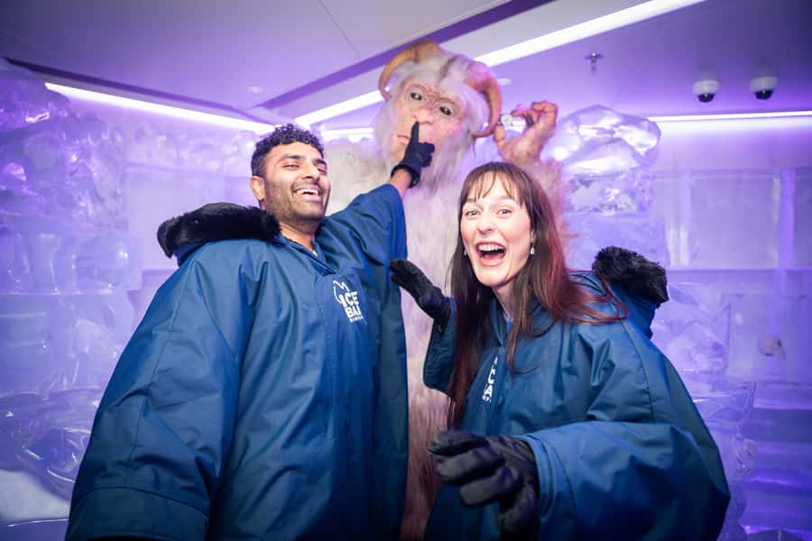 Surfers Paradise: IceBar Entry Ticket and Drink - Choosing your drink at the ice bar