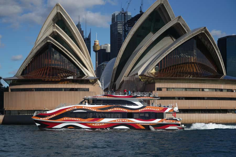 Sydney: 2-hour Express Whale Watching Cruise - The first 20 minutes: harbour views and boat choice