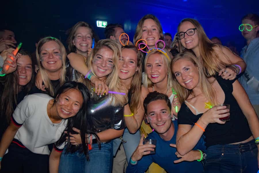 Sydney: Big Night Out Pub Crawl with Local Party Hosts - What kind of Sydney night is this?