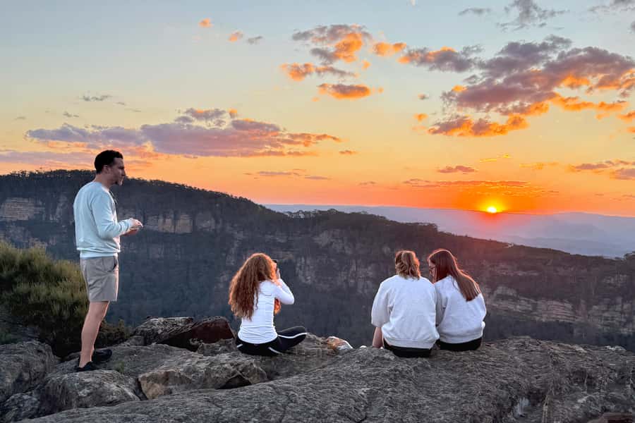Sydney: Blue Mountains Kangaroos, Wilderness and Sunset Tour - Sublime Point and a picnic with a view