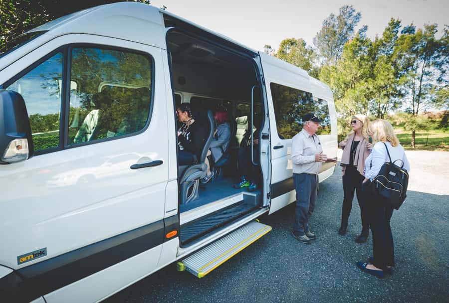 Sydney: Blue Mountains Wildlife & Bushwalk Small-Group Tour - Leura or Katoomba for lunch