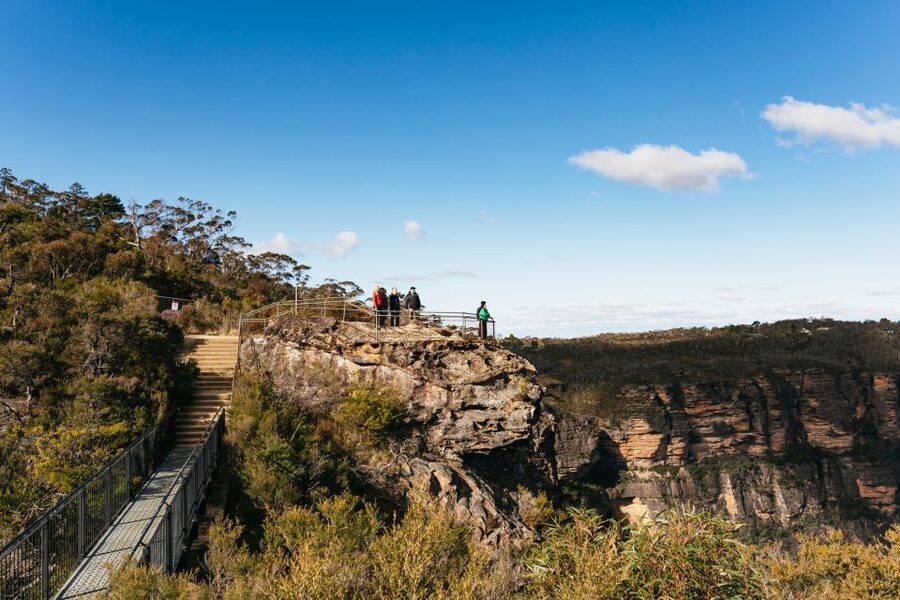 Sydney: Blue Mountains Wildlife & Bushwalk Small-Group Tour - Jamison Valley lookouts and weather planning