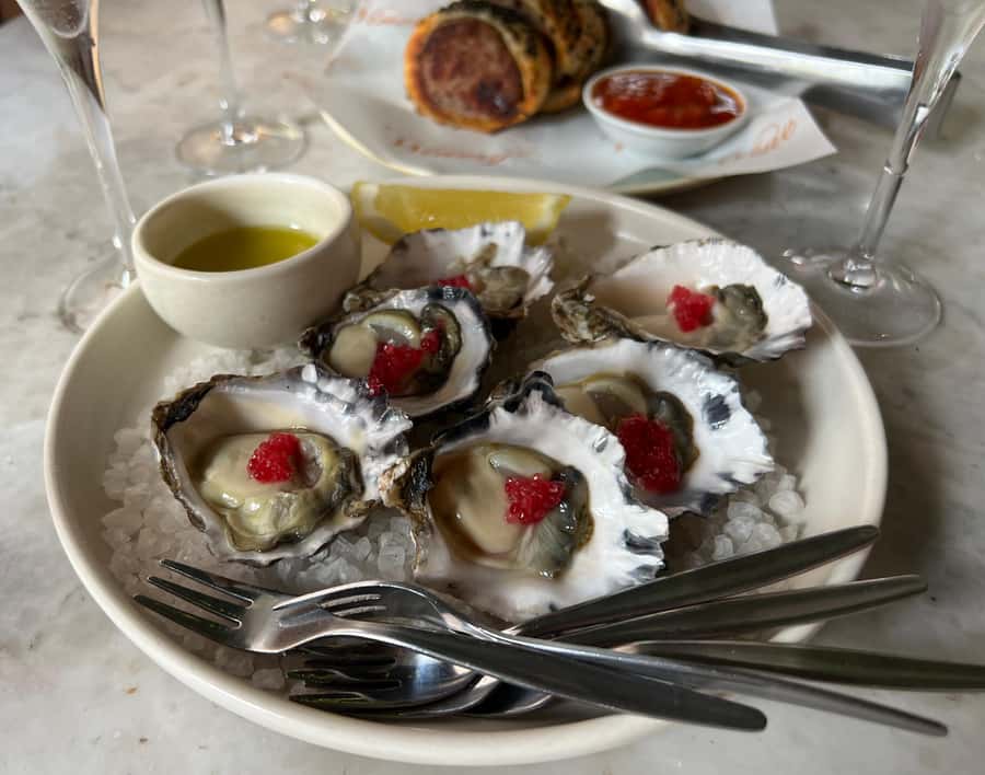 Sydney: Food Tour in Trendy Surry Hills with 8 Tastings - Modern Australian cooking at the zucchini flower stop