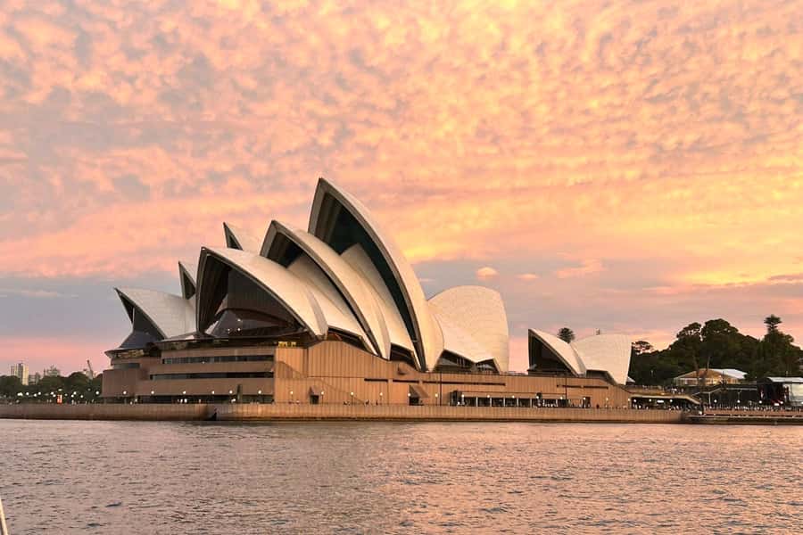 Sydney: Golden Glow Sunset Harbour Cruise with 1 Drink - Sydney Harbour at the Golden Hour
