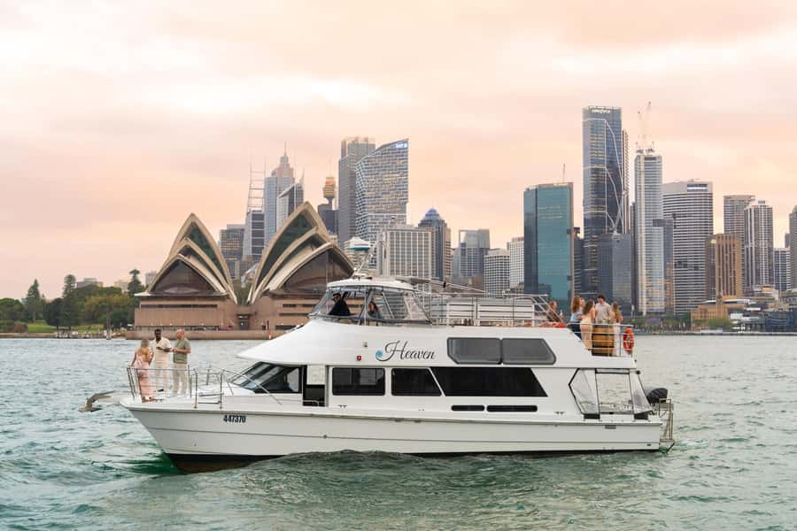 Sydney: Golden Glow Sunset Harbour Cruise with 1 Drink - From Darling Harbour to the Harbour Icons