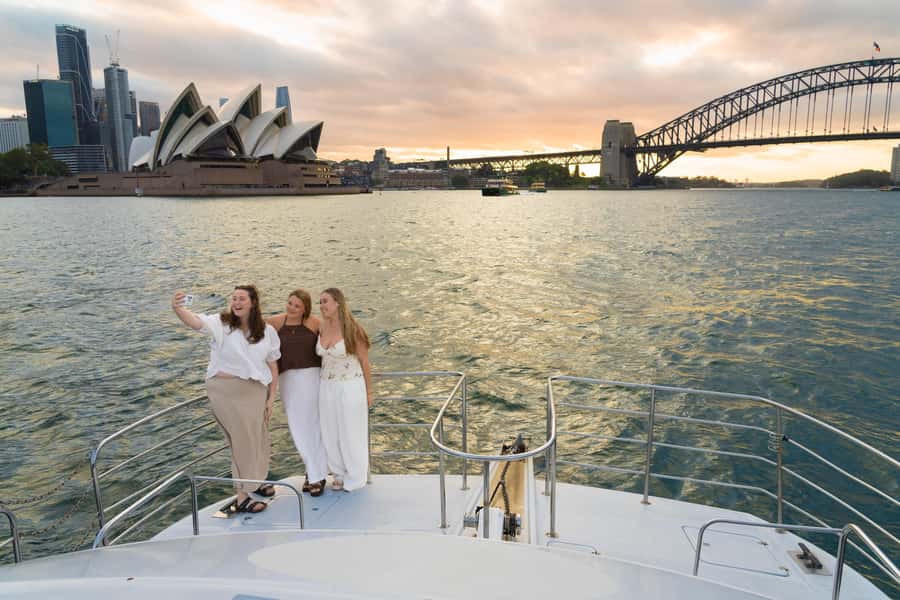 Sydney: Golden Glow Sunset Harbour Cruise with 1 Drink - The Included Drink and Grazing Platter