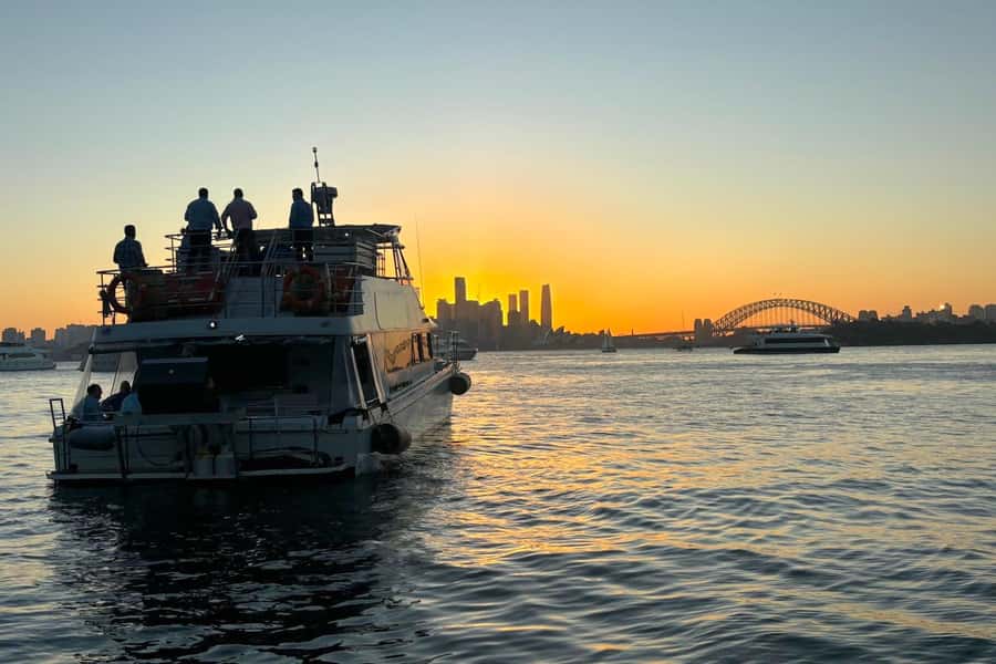 Sydney: Golden Glow Sunset Harbour Cruise with 1 Drink - Sunset Is Never Guaranteed