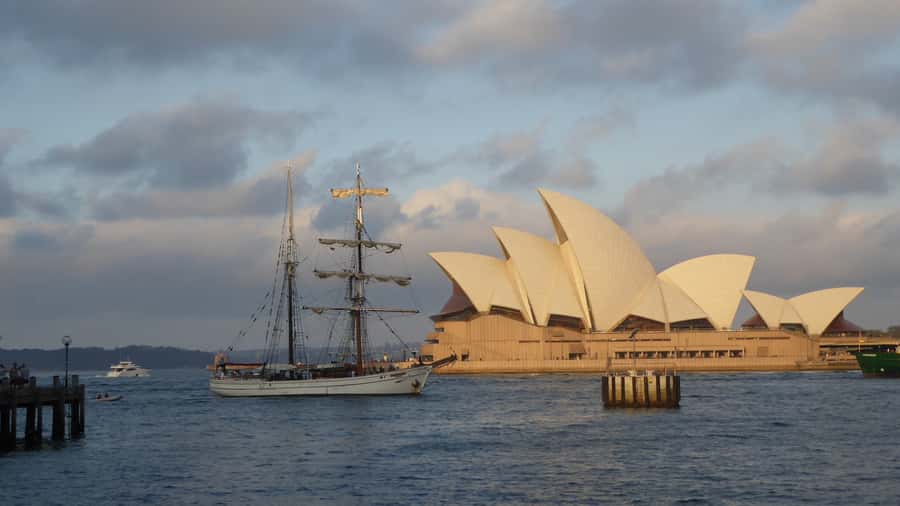 Sydney: Harbor Sunset Cruise with Dinner - The first minutes on the Southern Swan or Soren Larsen