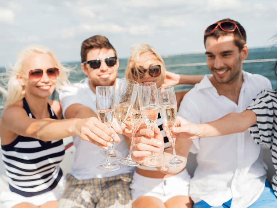 Sydney Harbour: 3-Hour Lunch Cruise with Live Music - The boat, comfort, and service