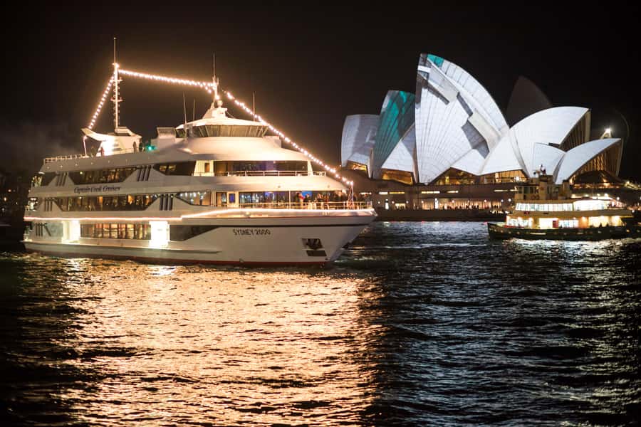 Sydney: Harbour Dinner Cruise with 3, 4 or 6-Course Menu - What the meal feels like onboard