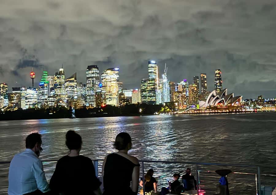 Sydney: Harbour Dinner Cruise with Buffet - Why this dinner cruise works in Sydney
