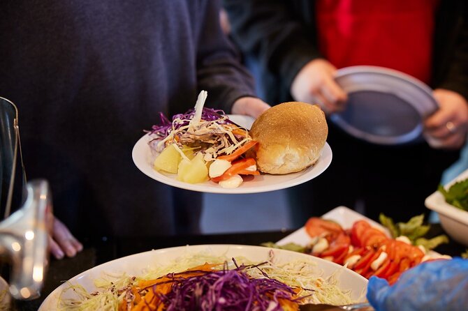 Sydney Harbour Discovery Cruise Including Lunch - How the cruise handles different types of visitors